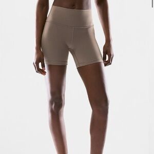 Aritzia TNA Butter Atmosphere Hi-Rise 5” Shorts in Turner Taupe